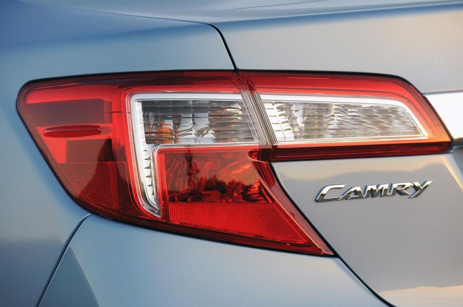  Toyota Camry Hybrid 2013 года  (фото 41 из 45)